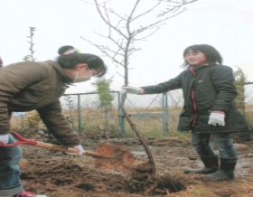 福島県亘理町立高屋小学校植樹祭「緑化再生プロジェクトin高屋小」 イメージ